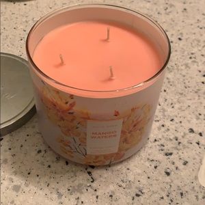 Mango waters bbw candle. Never been lit.